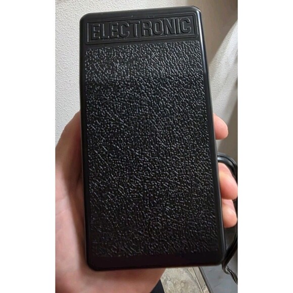 New Home Janome Household Sewing Machine in White Model HF106 Working - Picture 8 of 8